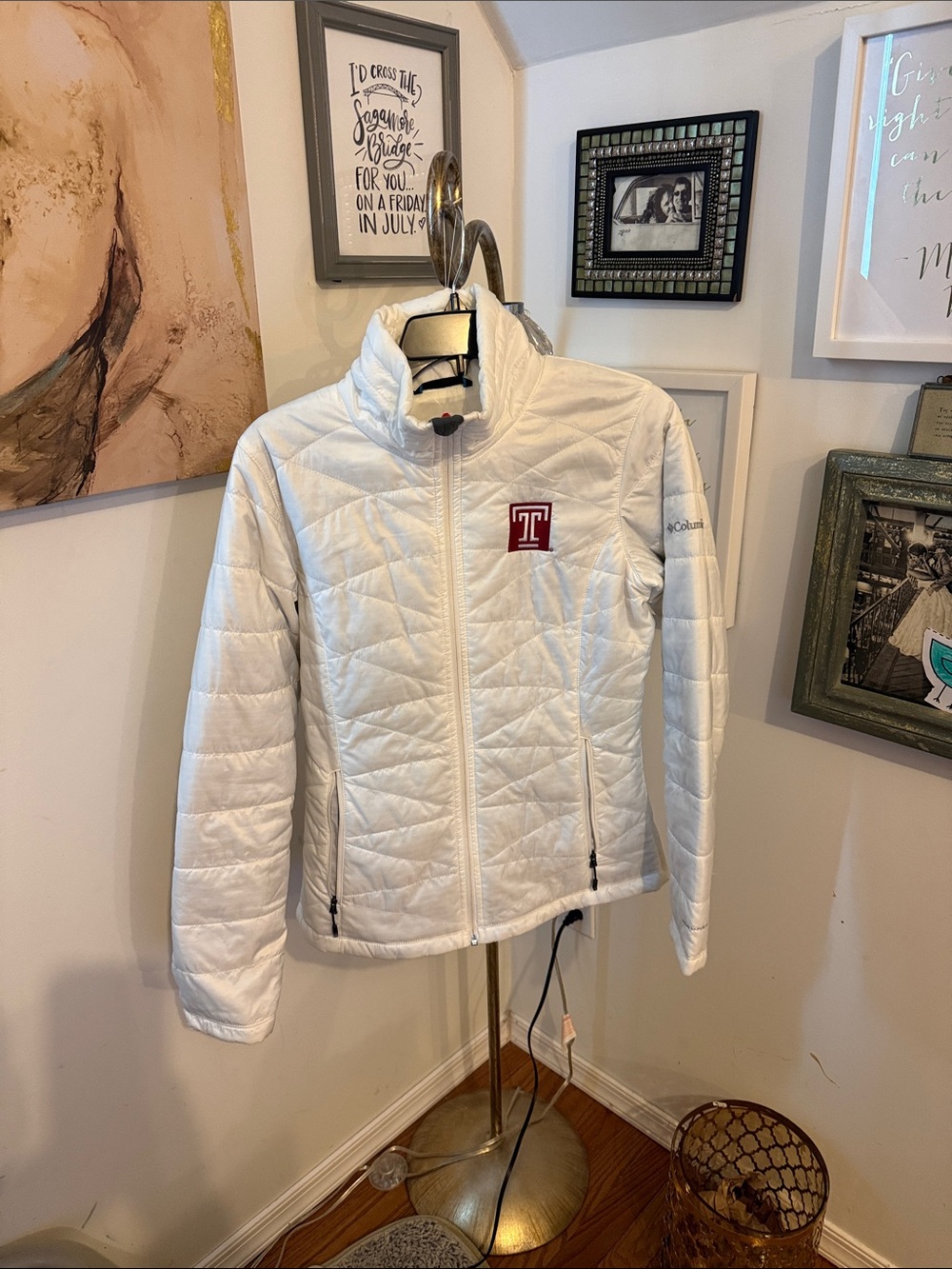 Columbia Women's White Insulated Jacket with Temple University Logo. Size small